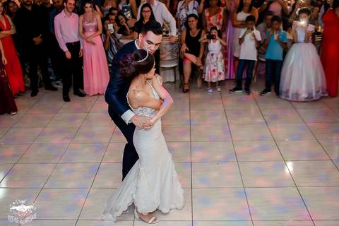 FOTOS DE VALSA DE CASAMENTO  NO BUFFET DA FABRICA NO BARREIRO EM BELO HORIZONTE'