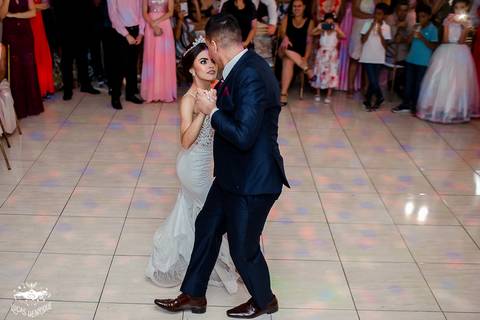 FOTOS DE VALSA DE CASAMENTO  NO BUFFET DA FABRICA NO BARREIRO EM BELO HORIZONTE'