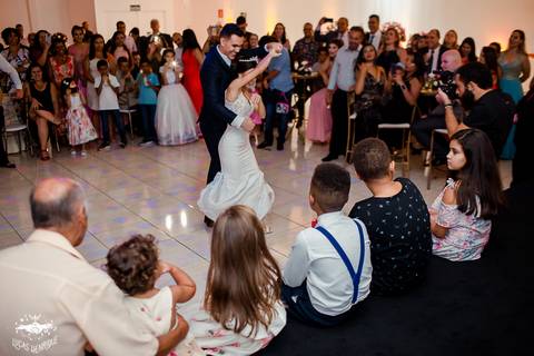 FOTOS DE VALSA DE CASAMENTO  NO BUFFET DA FABRICA NO BARREIRO EM BELO HORIZONTE'