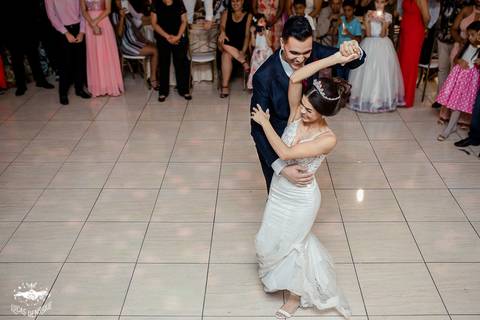 FOTOS DE VALSA DE CASAMENTO  NO BUFFET DA FABRICA NO BARREIRO EM BELO HORIZONTE'