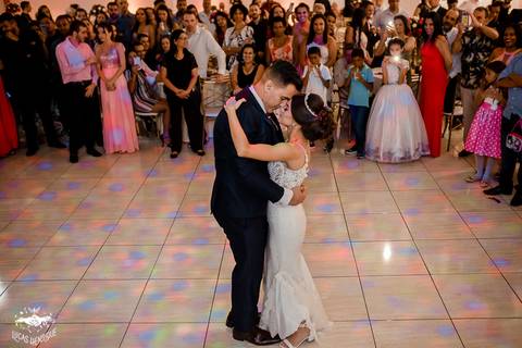 FOTOS DE VALSA DE CASAMENTO  NO BUFFET DA FABRICA NO BARREIRO EM BELO HORIZONTE'