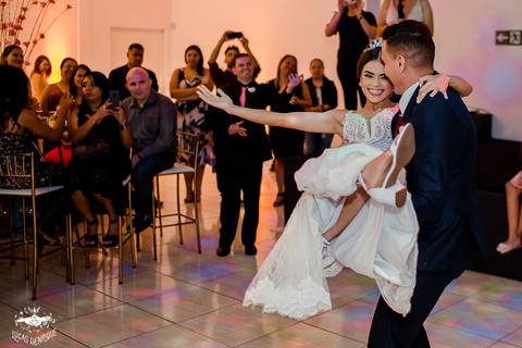 FOTOS DE VALSA DE CASAMENTO  NO BUFFET DA FABRICA NO BARREIRO EM BELO HORIZONTE'