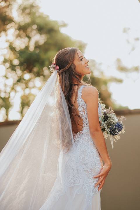 fotos noiva com vestido no casamento de dia'