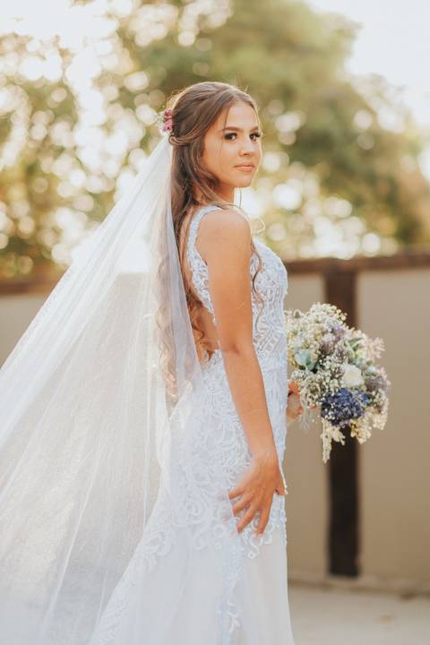 fotos noiva com vestido no casamento de dia'