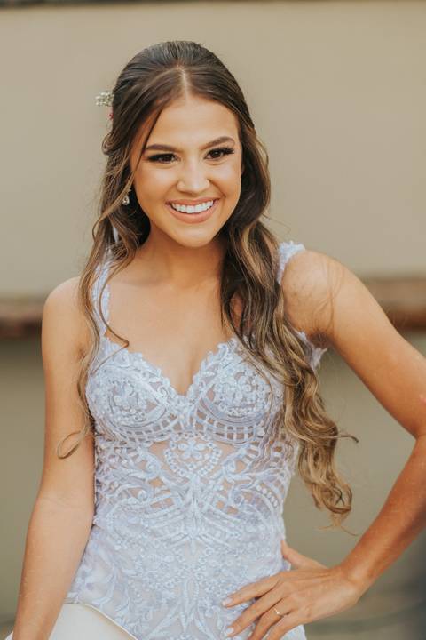 fotos noiva com vestido no casamento de dia'