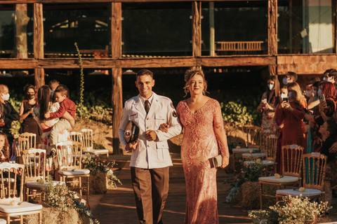 entrada noivo casamento militar de dia'