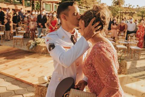 entrada noivo casamento militar de dia'