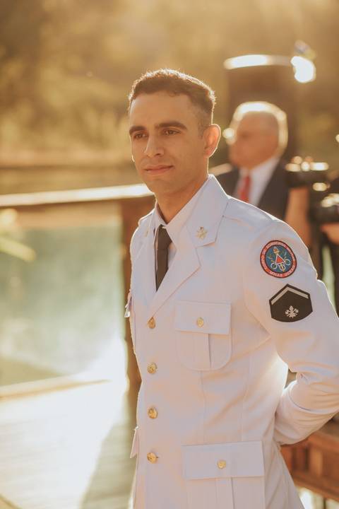 entrada noivo casamento militar de dia'