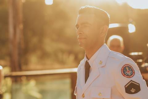 entrada noivo casamento militar de dia'