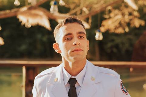 noivo militar chorando entrada da noiva'