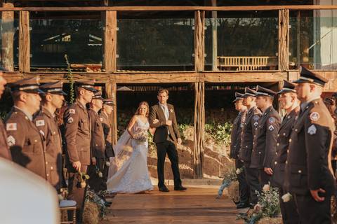 entrada da noiva casamento de dia'