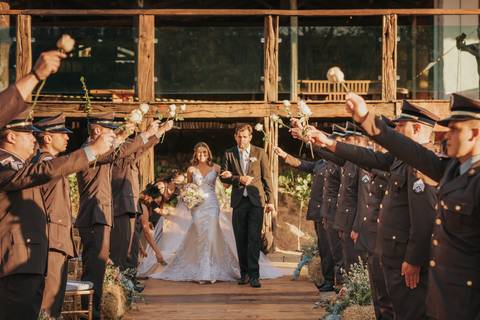 entrada da noiva casamento de dia'
