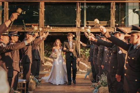 entrada da noiva casamento de dia'