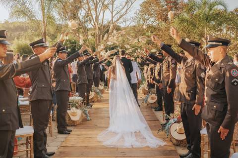 entrada da noiva casamento de dia'