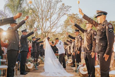 casamento de dia com honra militar'