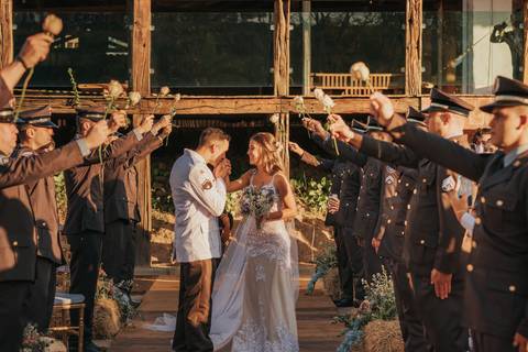 casamento de dia com honra militar'