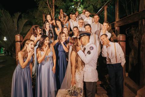 fotos criativas com padrinhos no casamento'