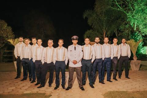 fotos criativas com padrinhos no casamento'