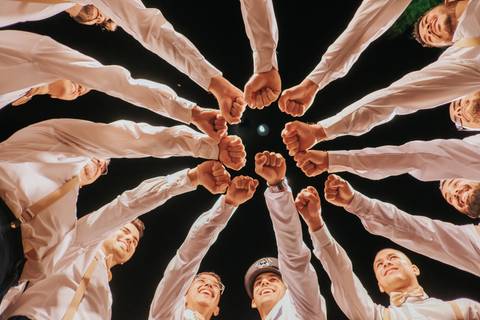 fotos criativas com padrinhos no casamento'