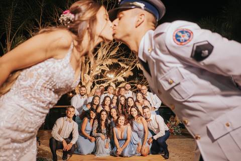 fotos criativas com padrinhos no casamento'