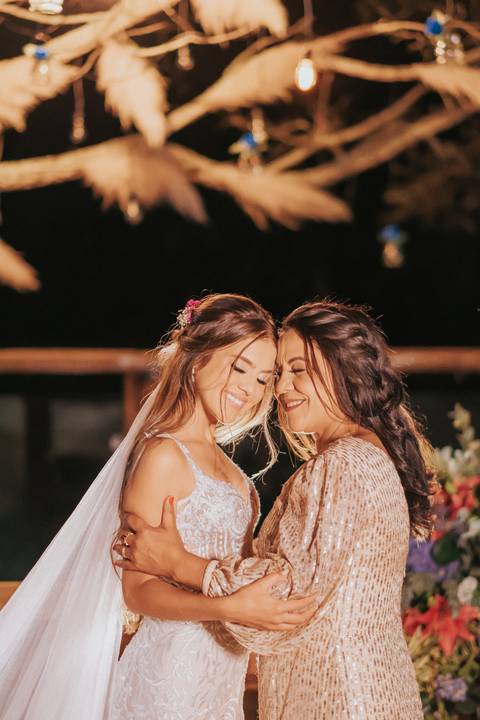 fotos dos noivos decoração russtica na arvore a noite'