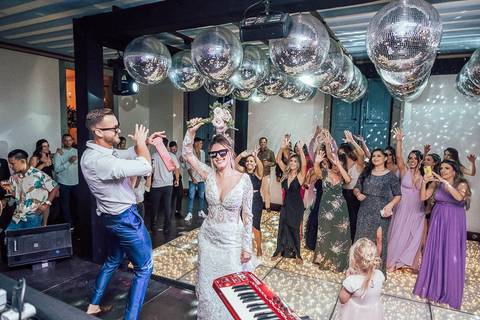 NOIVA JOGANDO BUQUE CASAMENTO BH'
