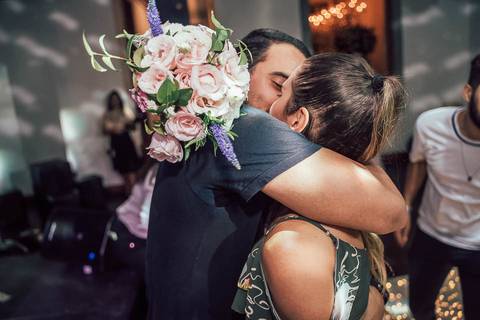 NOIVA JOGANDO BUQUE CASAMENTO BH'
