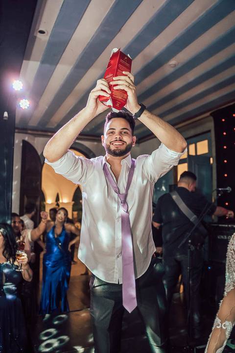 NOIVO JOGANDO UISQUE  CASAMENTO BH'