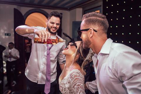 NOIVO JOGANDO UISQUE  CASAMENTO BH'