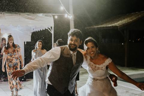noivos na festa'