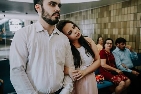 casal no altar '