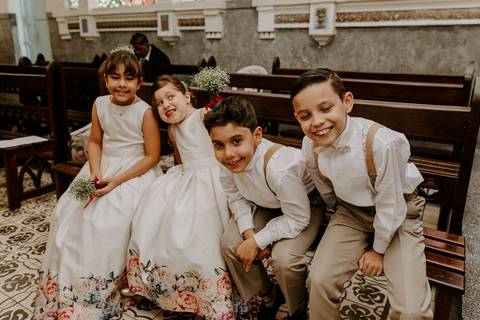 daminhas e pajens na cerimonia crianças'