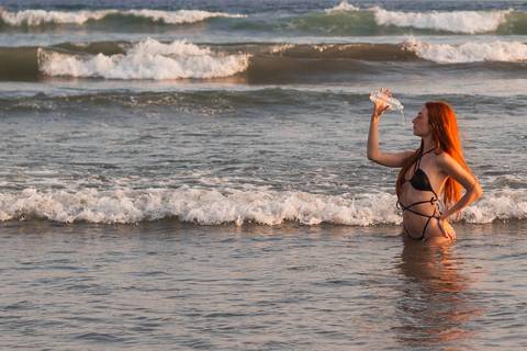 Ensaio fotográfico feminino na praia em Guilhermina - Praia Grande, SP'