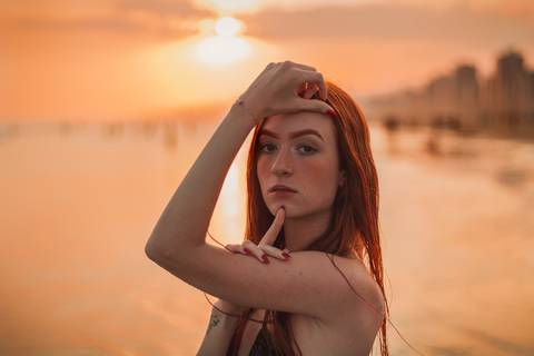 Ensaio fotográfico feminino na praia em Guilhermina - Praia Grande, SP'