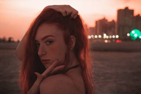 Ensaio fotográfico feminino na praia em Guilhermina - Praia Grande, SP'