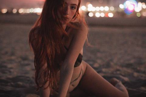 Ensaio fotográfico feminino na praia em Guilhermina - Praia Grande, SP'