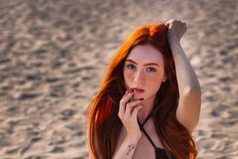 Ensaio fotográfico feminino na praia em Guilhermina - Praia Grande, SP'