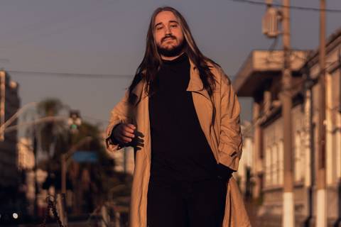 Ensaio fotográfico masculino em estilo cinematográfico na cidade de Campinas feita por fotógrafo profissional Fernando Freire, residente na baixada santista.'