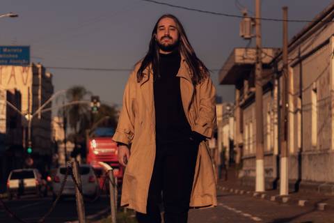 Ensaio fotográfico masculino em estilo cinematográfico na cidade de Campinas feita por fotógrafo profissional Fernando Freire, residente na baixada santista.'
