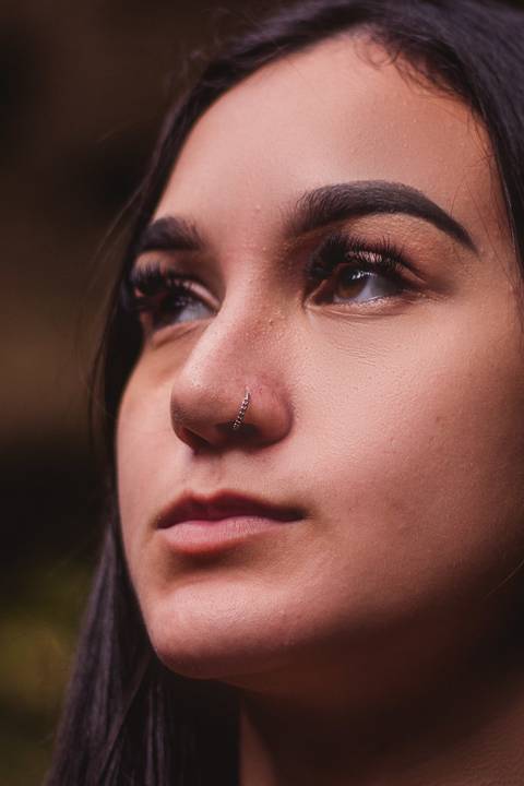 Ensaio fotográfico feminino na natureza na trilha do Guariuma, cachoeira do melvi em Praia Grande, SP. Baixada Santista, foto profissional melhorando a autoestima, confiança e valorizando sua identidade. '