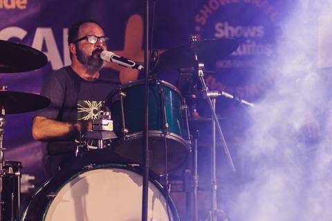 Fotografia de eventos na Praia Grande. Sexta Musical no bairro Guilhermina, foto profissional por Fernando Freire, banda e emoção com muito rock.'