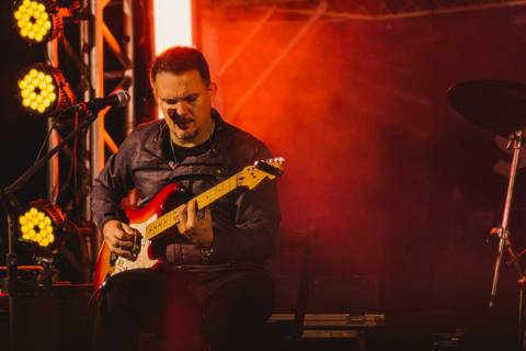 Fotografia de eventos na Praia Grande. Sexta Musical no bairro Guilhermina, foto profissional por Fernando Freire, banda e emoção com muito rock.'