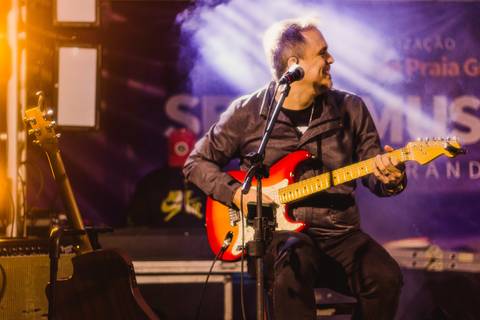 Fotografia de eventos na Praia Grande. Sexta Musical no bairro Guilhermina, foto profissional por Fernando Freire, banda e emoção com muito rock.'
