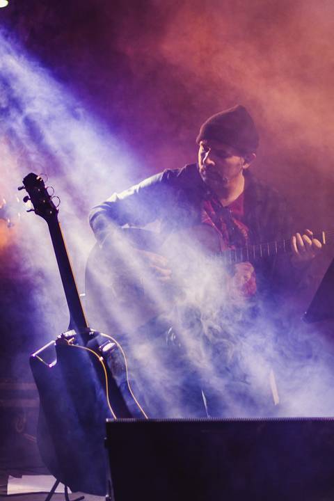 Fotografia de eventos na Praia Grande. Sexta Musical no bairro Guilhermina, foto profissional por Fernando Freire, banda e emoção com muito rock.'