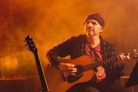 Fotografia de eventos na Praia Grande. Sexta Musical no bairro Guilhermina, foto profissional por Fernando Freire, banda e emoção com muito rock.'
