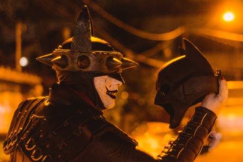 Ensaio fotográfico de cosplay do Batman que Ri, feito em Praia Grande, SP, na baixada santista. Foto profissional por Fernando Freire, na vida noturna do bairro Canto do Forte, entre avenida Marechal Mallet e Avenida Paris.'