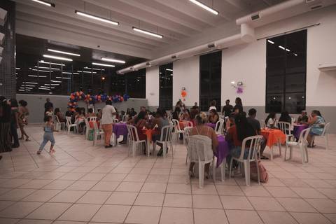Fotografia profissional de cerimônia de formatura de curso profissionalizante em Mongaguá, SP, na baixada santista. Centro cultural Raul Cortez. Atendendo todo litoral sul com fotos para resgatar autoestima e registrar momentos únicos na vida das pessoas.'