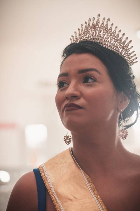 Ensaio Fotográfico Feminino no Palácio das Artes em Praia Grande, SP. Baixada Santista, no litoral sul de São Paulo, foto profissional feita por Fernando Freire, fotógrafo de Praia Grande, SP, resgatando autoestima, confiança e amor próprio.'