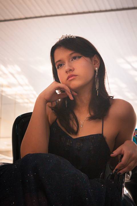 Ensaio pessoal feminino de aniversário de 15 anos no Palácio das Artes em Praia Grande, SP - Baixada Santista. Ensaio de atitude, personalidade e alternativo, pelo fotógrafo profissional Fernando Freire, atendendo toda região de Santos.'