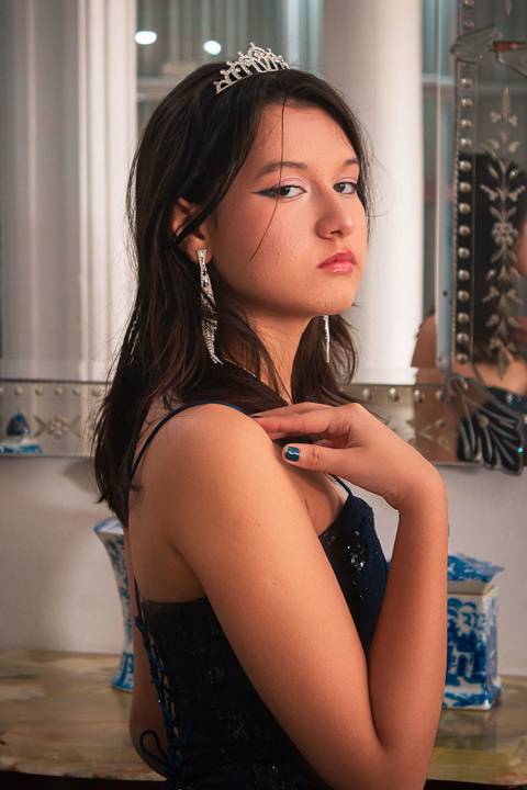 Ensaio pessoal feminino de aniversário de 15 anos no Palácio das Artes em Praia Grande, SP - Baixada Santista. Ensaio de atitude, personalidade e alternativo, pelo fotógrafo profissional Fernando Freire, atendendo toda região de Santos.'